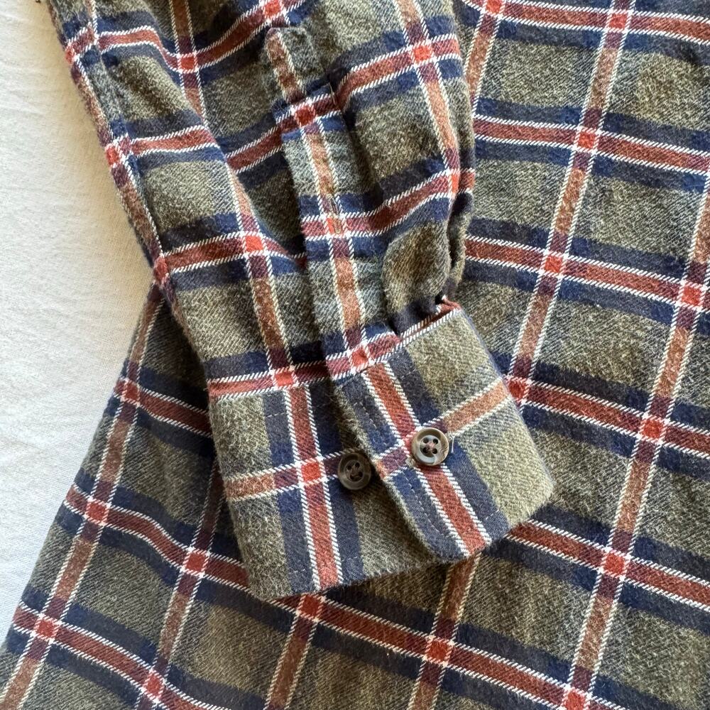 Johnnie-On Hanging out Flannel Large Button Up Red Plaid - Picture 5 of 8